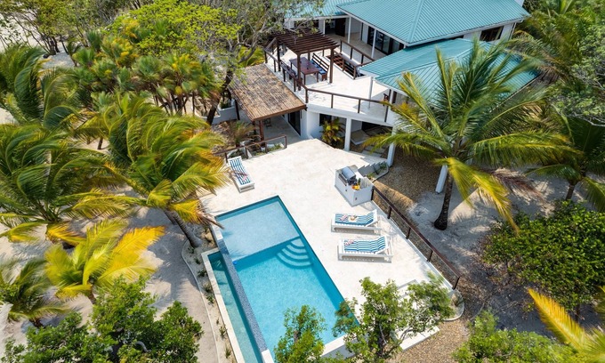 Placencia Villa | New-Photo Perfect-Beachfront Home-Infinity Pool