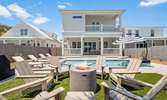 Village of Sugar Beach Casa | NEW! Pool, Hot Tub, Cold Plunge, LSV, Bikes! Walk to Beach! Pet Friendly!