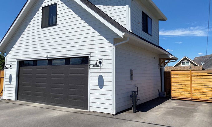 City Centre Casa | New, private, 1 bedroom carriage house downtown Kamloops (pet friendly)