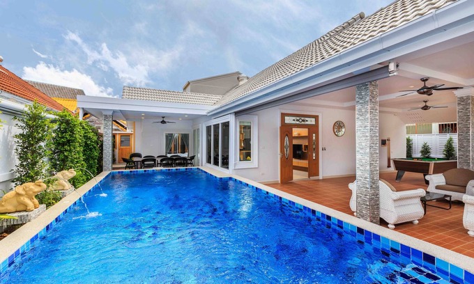 South Pattaya Villa | Nueva villa privada de 5 dormitorios con piscina y sauna