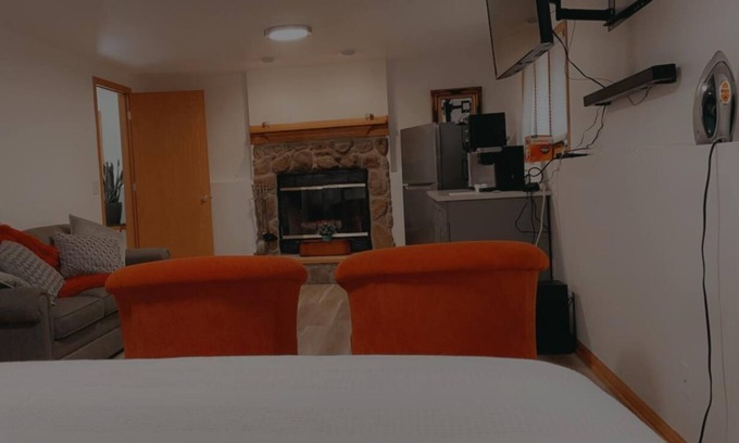 Forestview Apartamento | NEW! Private Guest Suite 5 min from MDW Airport!