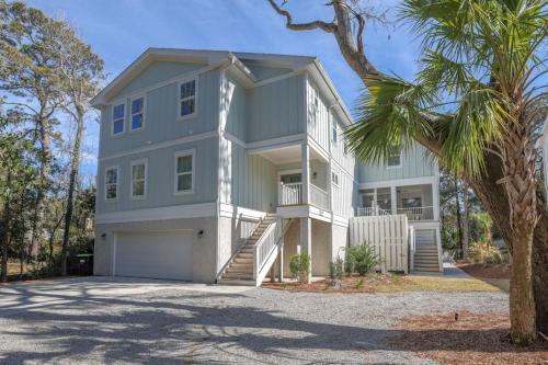 North Forest Beach Casa | New Private Luxury Home 7 BR 6 BA 2 HB pool-WATERFALL / spa 4 min walk to beach.