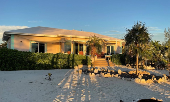 Wemyss Settlement Casa | New Private Pool, Private Beach and Flat, Private House, what else do you need?