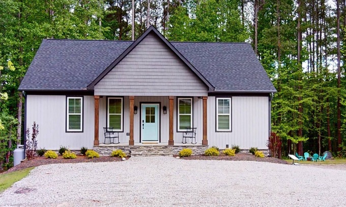 Manson Casa | New property at Kerr Lake with dock! Family-sized w/ game room and large porch!