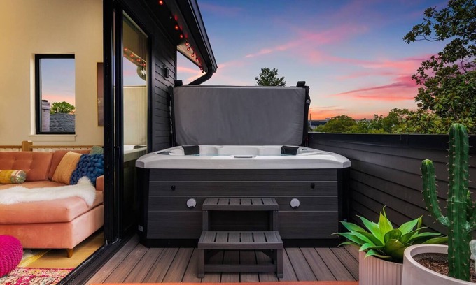 Hillsboro Village Casa | Livin' Luxe on Music Row | Rooftop Hot Tub + Walk to Cafes
