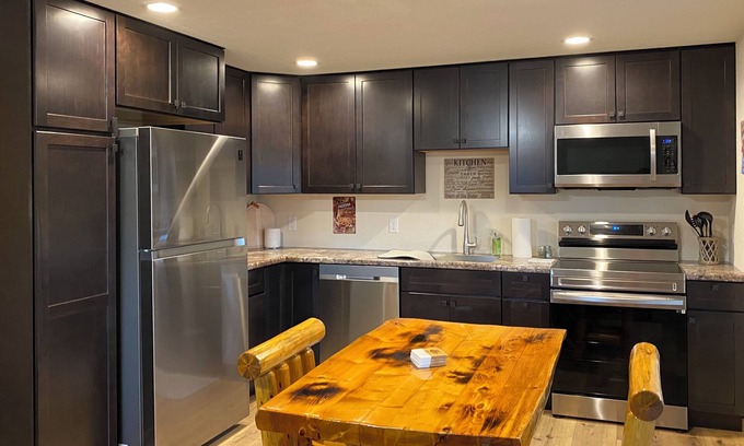 Mikana Apartamento | New! Quiet, Country apartment. Birchwood, Hayward, Rice Lake & the Blue Hills!