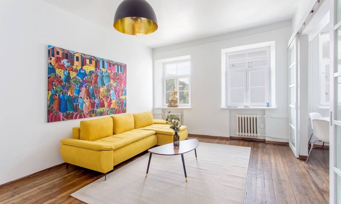 Old Town Apartamento | Nuevo apartamento tranquilo y acogedor en el casco antiguo de aparcamiento gratuito Pamenkalnio