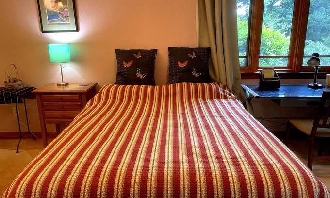 Ladera Apartamento | New! Quiet Studio. Private Entrance. Parking. WiFi. Laundry. Near Stanford.