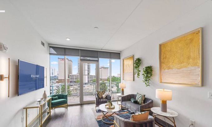 Second Ward Apartamento | NEW Reluxme | High-Rise Escape 2BD w/ King Top Amenities🏙️