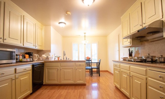 Almaden Casa | New remodel house with 6 bedrooms and 3 bathrooms in San Jose