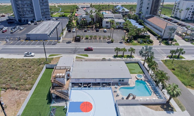 South Padre Island Casa | Vista a la playa / Baloncesto CRT / Golf Putting Green / Tobogán acuático / Piscina climatizada de gran tamaño y jacuzzi.