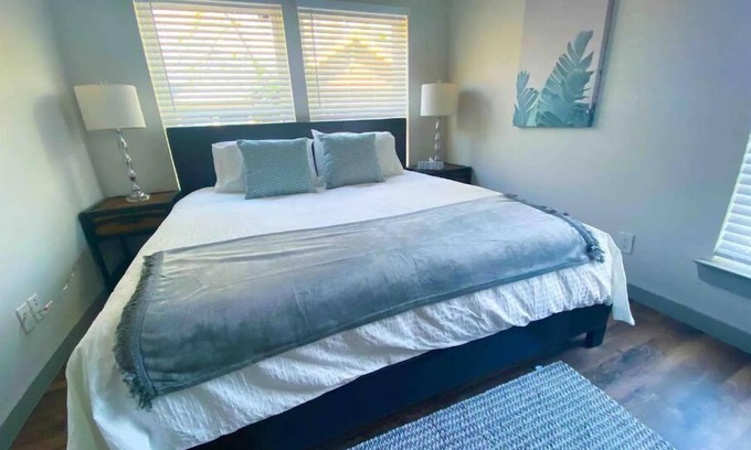 Lower Greenville Casa | NEW Remodeled Apt Lower Greenville | Free Coffee