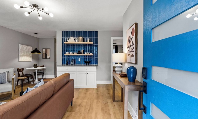Houston Heights Casa | NEW Remodeled Heights Luxury/High End/King Bed/Walk to Trail/Nespresso