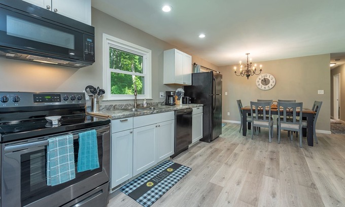 Woodfin Casa | New remodeled home set in the woods 15 mins from downtown Asheville