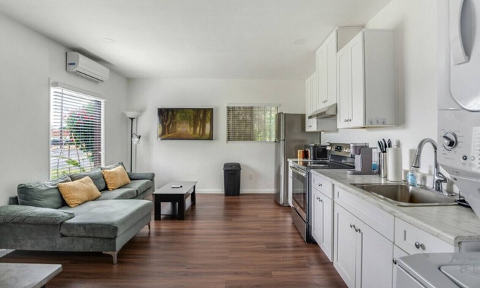 San Bernardino Apartamento | New Renovation | 4min2Hospital | Close To Freeway