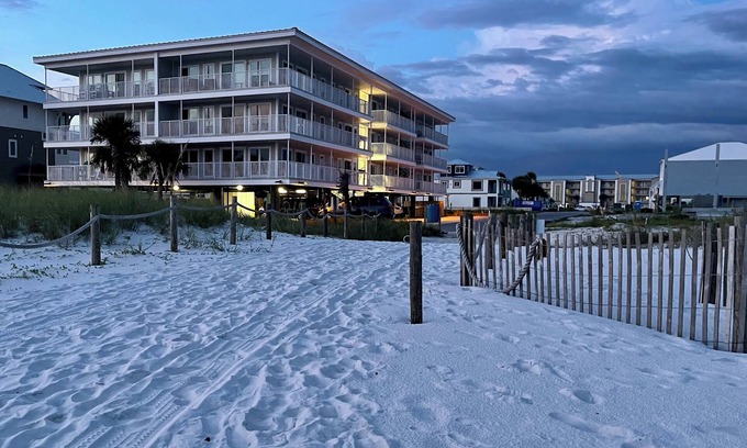 Mexico Beach Condominio | NEW RENTAL! Surfside #11, Beautiful Beachfront Condo. Allergy Friendly:No Pets.
