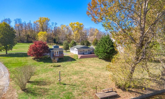 Belspring Casa | Riverfront 3 BD house, 20 minutes away from VT | All Amenities