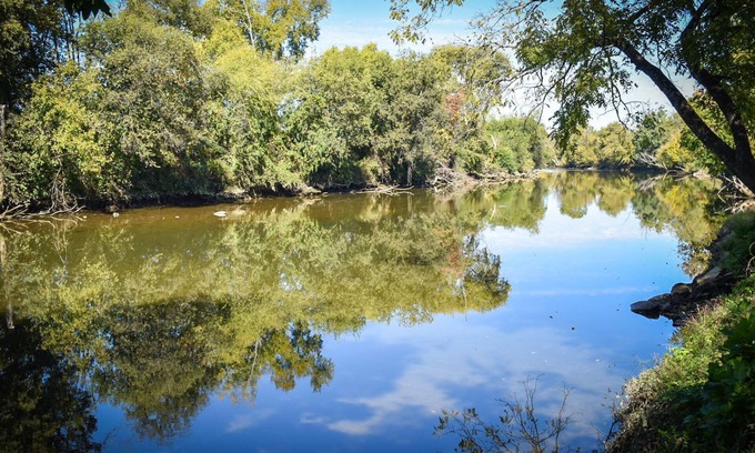 Sevierville Casa | New! River Retreat! Spacious home on the Little Pigeon River!