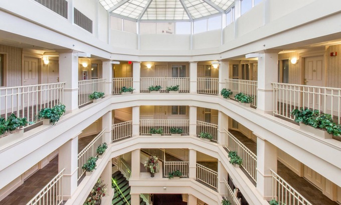 Lake Geneva Apartamento | New! Romantic Lakeside Luxury - walking distance to downtown fun