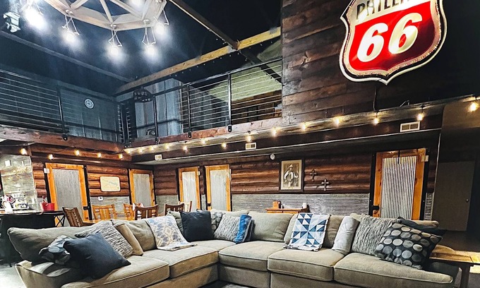 Moravia Casa | New Rustic Retreat, Firepit & Games, Hiking, Boating & Fishing near Lake Rathbun