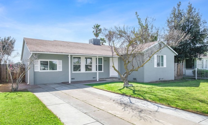 Fresno Casa | New, Safe, Perfect 3B/2Bth for Bus & Fun