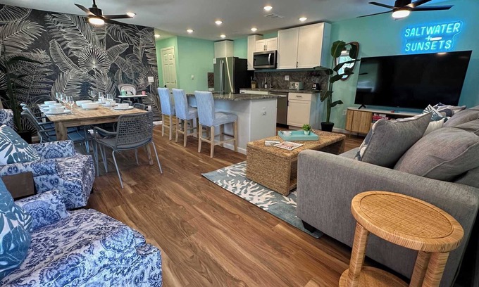 South Bradenton Condominio | *NEW* Saltwater + Sunsets - 5bed 2bath Sleeps 10