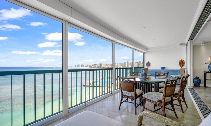 Diamond Head - Kapahulu - St. Louis Condominio | New! Sans Souci 1004 – Oceanfront 1BR Gem w/ Parking + Views