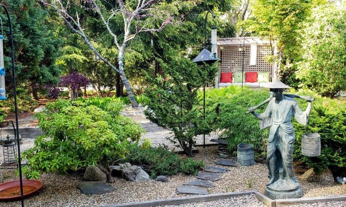 Summersea Casa | New Seabury Retreat. Butchart Gardens' Inspired