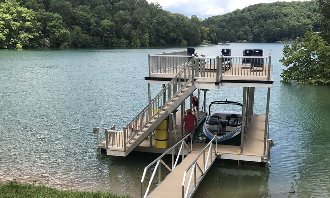 La Follette Casa | NEW! Secret Gem, Quiet Cove, Dbl Decker Dock w/slide, Sleeps 30, Super Kitchen