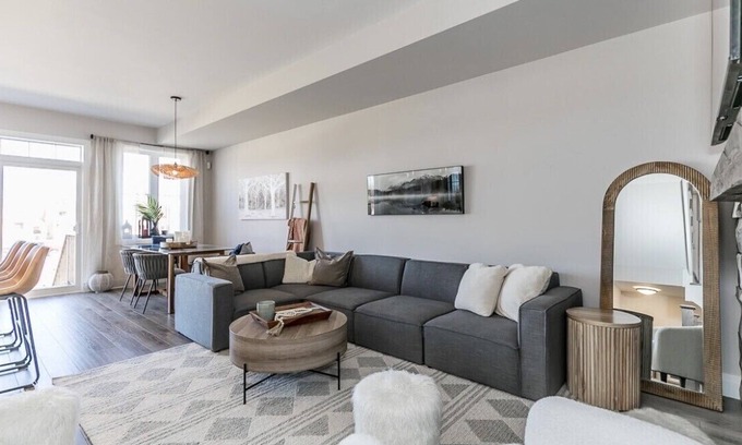 The Blue Mountains Chalet De Esquí | New semi detached home at the base of the Blue mountain