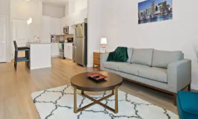 Downtown Baltimore Apartamento | New serene 5 min UMMC High ceilings We Love pets