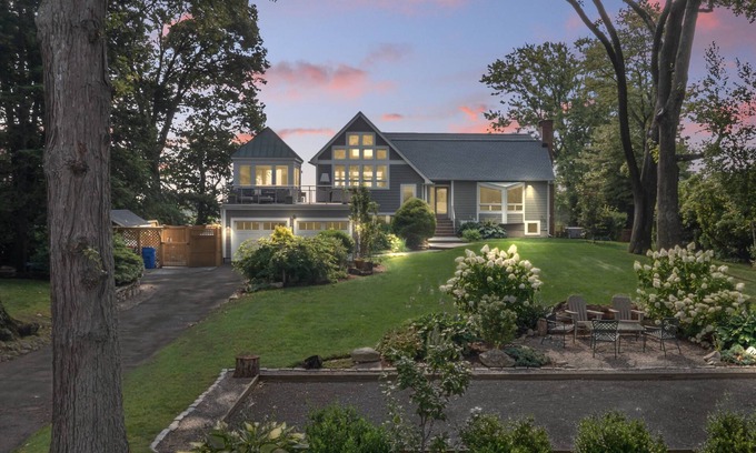 East Norwalk Casa | New! Shore Haven: Private Island Retreat w/ Sauna & Long Island Sound Views