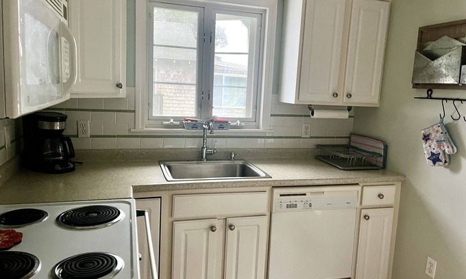 Silver Beach Casa | New Silver Beach Cozy Cottage-near Seacrest Resort and Old Silver Beach!