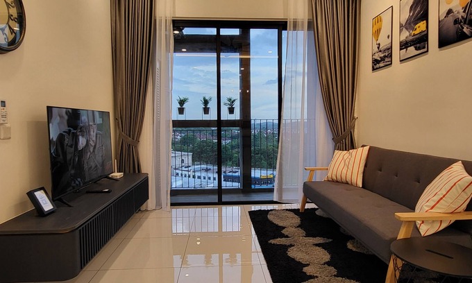 Bukit Indah Apartamento | New Sky Trees AEON Bukit Indah, Netflix & Wifi Nearby eateries & entertainment