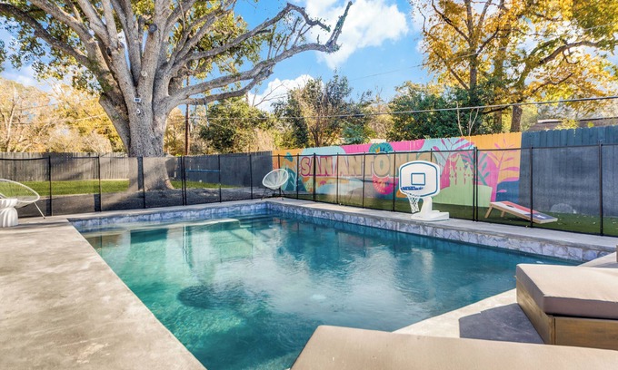 Castle Hills Casa | New! Sleeps 16! Heated Pool, Outdoor Movie Theater, Game Room, Putting Green!