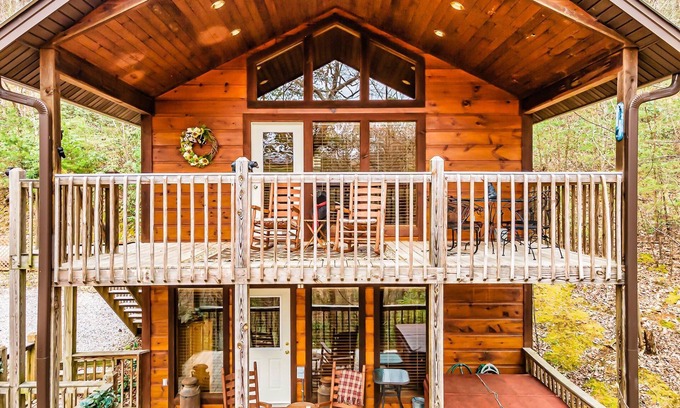 Wears Valley Cabina | NEW! Snuggle Bear Cabin in the Heart of the Smokies!