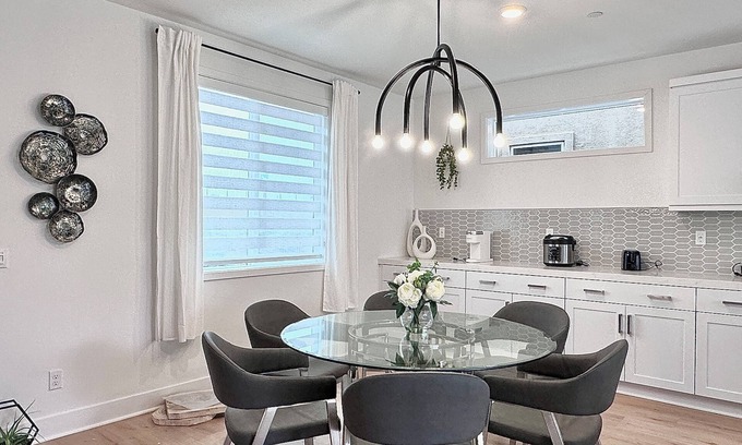 Irvine Casa | New! Solis Park 4-Bedroom Home w/ Backyard