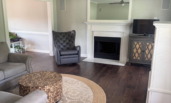 Franklin Villa | NEW Southall Country Villa Retreat mins from Southall Farm & Historic Franklin