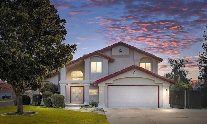 Greenacres Casa | New! Spacious 3K sq ft 4BD/3Bath + Pool