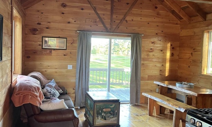 Wilton Cabaña | New spacious-charming one bedroom cottage with loft at Wilson Lake Country Club