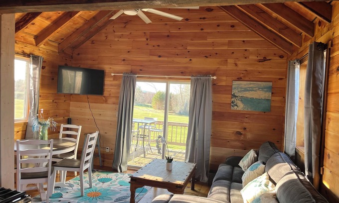 Wilton Cabaña | New spacious-charming one bedroom cottage with loft at Wilson Lake Country Club