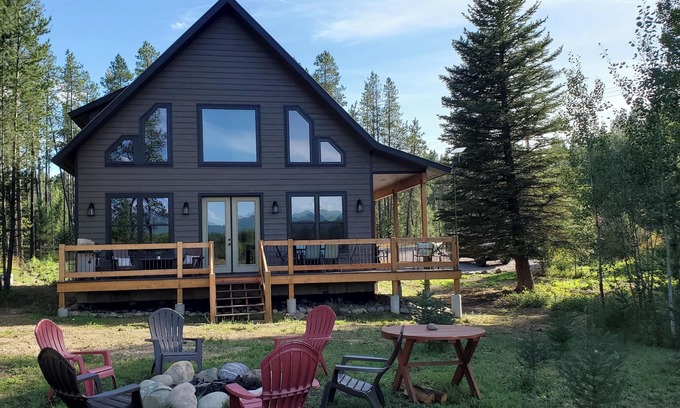 Coram Casa | NEW Spacious home 7 miles to the entrance of Glacier National Park!