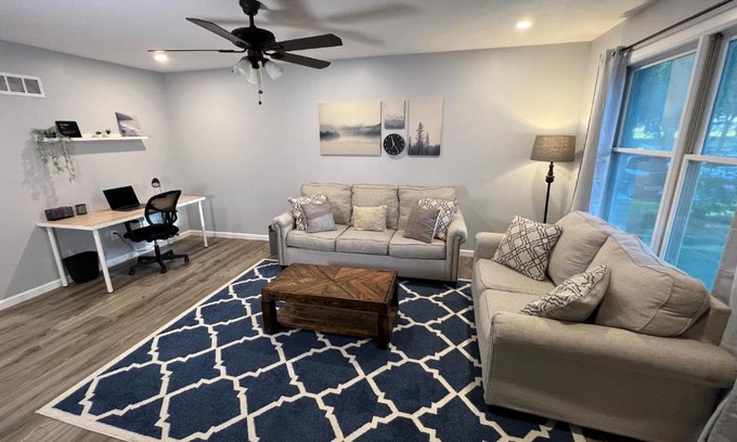 Spring Hill Casa | New Spacious Renovated Townhouse