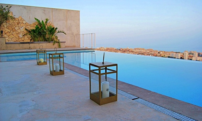 Benalmadena Villa | Villa nueva y espaciosa con vistas increíbles