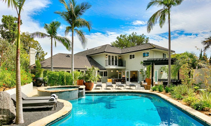 Los Angeles Casa | Pregunte ESPECIALES y alquileres mensuales: la impresionante piscina personalizada de Los Feliz Estates Home