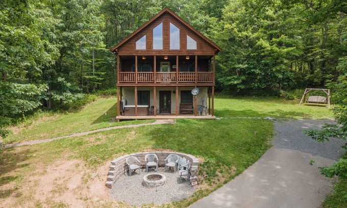 North Glade Hills Casa | New! Star View Lodge: Lake Area, Dogs OK, A/C, Hot Tub!