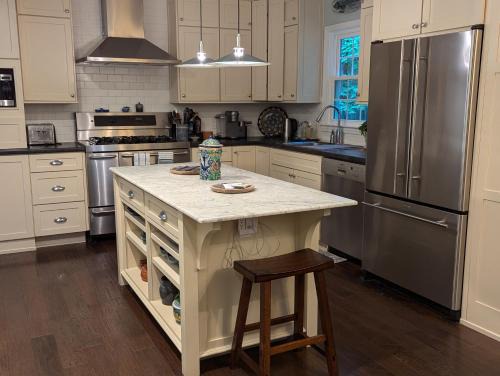 Durham Casa | New! Stately 3br25ba Near Rockwood