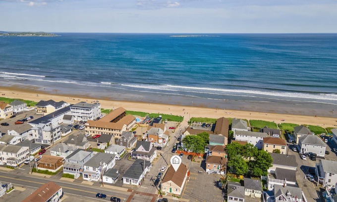 Old Orchard Beach Apartamento | NEW! Steps From the Sand & Short Walk to the Pier