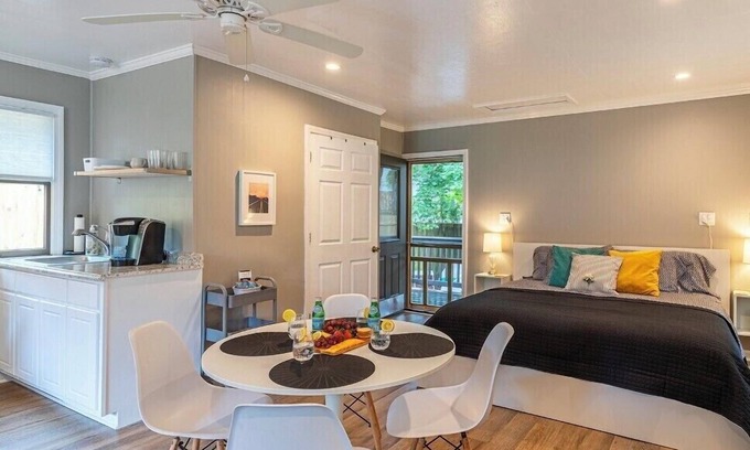 Kill Devil Hills Cabaña | New Studio Charming cottage close to the beach & woods in Kill Devil Hills, NC.