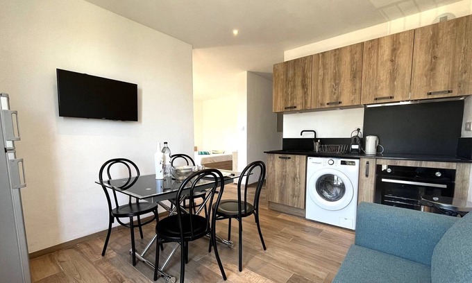 Bastia Apartamento | Estudio nuevo en Bastia con aparcamiento, cerca del centro